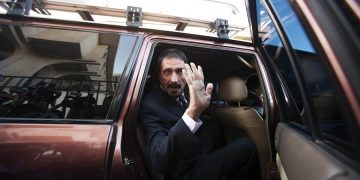 El creador del antivirus McAfee, imputado en EE.UU. por fraude con criptomoneda