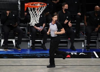 Árbitras en baloncesto: la barrera se rompe pero el puente no se tiende