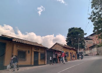 Caminantes: “Cuando Maduro entró a la presidencia ya no hubo comida, se acabó la vida, por eso salimos caminando y arriesgamos todo”