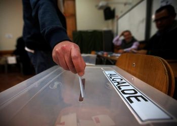 Diputados chilenos aprueban aplazar a mayo las elecciones constituyentes