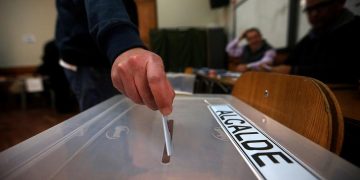 Diputados chilenos aprueban aplazar a mayo las elecciones constituyentes