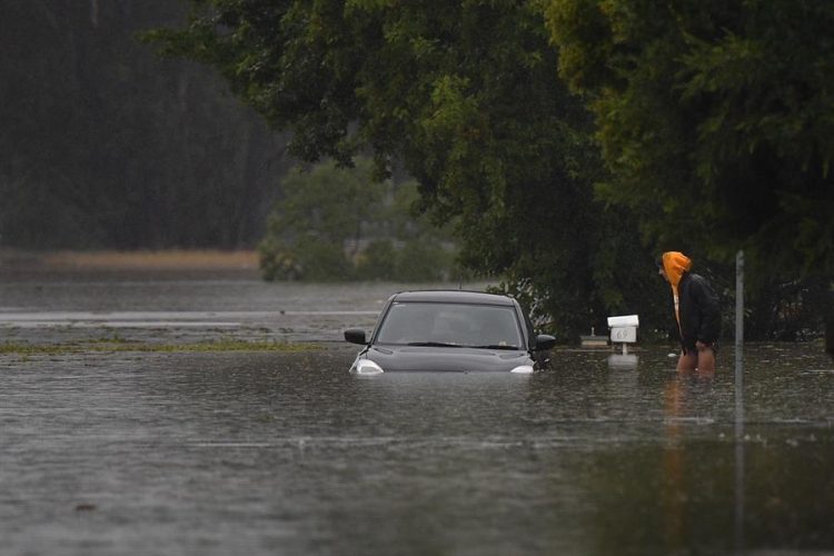 Las autoridades australianas informaron este lunes que han evacuado a unas 18.000 personas en los últimos días a raíz de las inundaciones