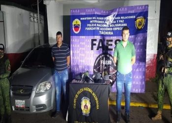 Capturan a dos sujetos que se hacían pasar por FAES