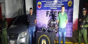 Capturan a dos sujetos que se hacían pasar por FAES