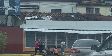 Niños que limpiaban vidrios en Av. Carabobo de San Cristóbal fueron recogidos y entregados a sus familias