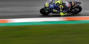 Rossi reconoce que tiene que ser «más fuerte y más rápido»