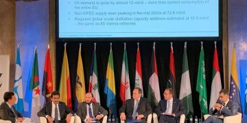 La OPEP+ bombeará dos millones de barriles diarios de crudo adicionales