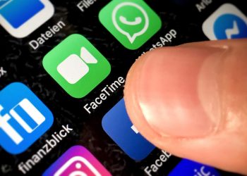 Apple desafía a Facebook