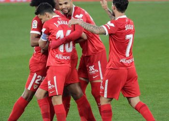 3-4. El Sevilla se engancha a la pelea por LaLiga