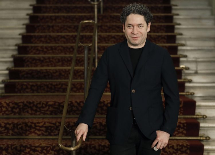 -El aclamado director Gustavo Dudamel. EFE/Andreu Dalmau/Archivo