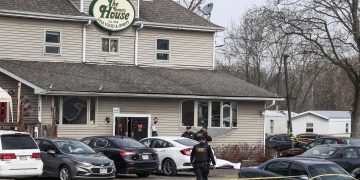 Tres muertos y dos heridos por disparos en un bar de Wisconsin en EE.UU.