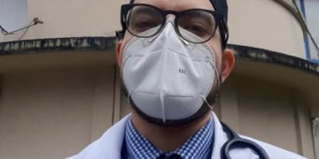 Estudiantes de medicina y enfermería esperan que también los vacunen 