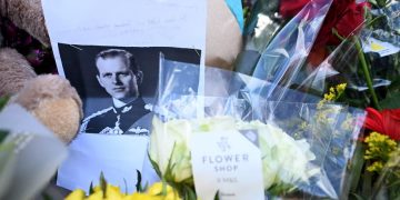 El príncipe Andrés: La muerte de Felipe deja un «enorme vacío» para Isabel II