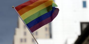 EE.UU. autoriza a sus embajadas a enarbolar la bandera del orgullo LGBT