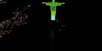 El Cristo Redentor se tiñe de verde y amarillo a cien días de Tokio 2020