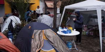 Un total de 55 migrantes son deportados a Venezuela bajo nueva ley de Chile