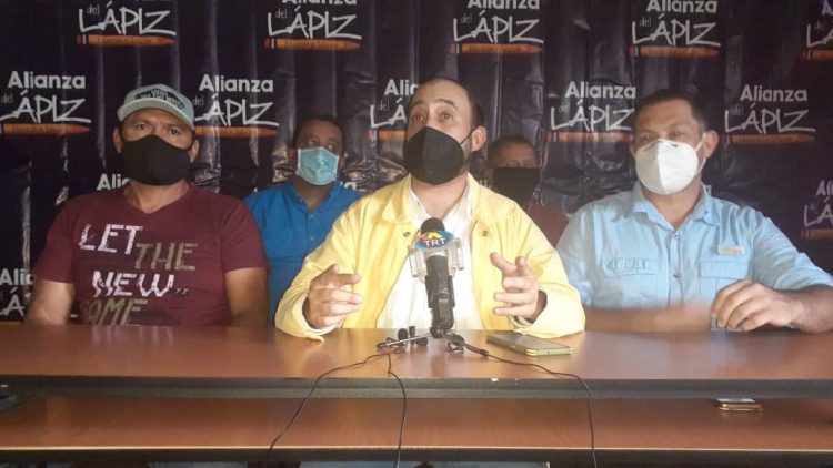 Integrantes de Alianza Lápiz en Táchira denuncian que productores tachirenses compran el litro de gasoil a 0.33 centavos de dólar. Cortesía