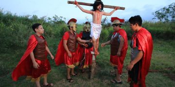 Un viacrucis infantil por el fin de la pandemia y los feminicidios en México