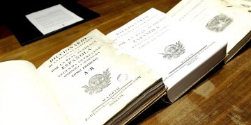 El oteador de palabras: «autovacuna», «tarjetear», «superfetación»…