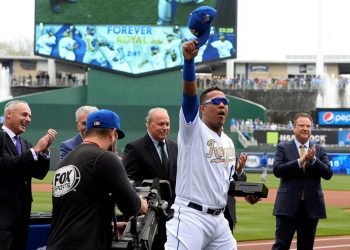 6-1.  Salvador Pérez brilla con los Reales en su victoria sobre los Angelinos