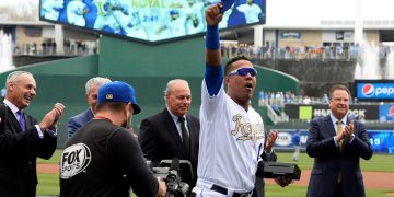 6-1.  Salvador Pérez brilla con los Reales en su victoria sobre los Angelinos