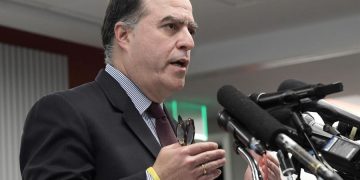 La oposición venezolana lanza una iniciativa para la regularización de migrantes