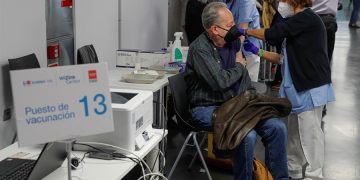 La OMS dice que todavía no hay datos para recomendar combinación de vacunas