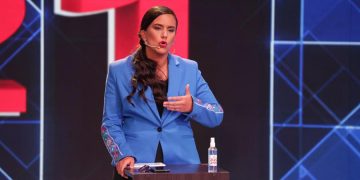 «En Venezuela hay una dictadura», dice candidata peruana de izquierda Mendoza