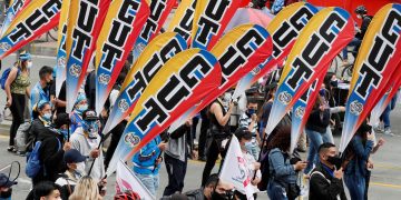 Miles de colombianos toman las calles en protesta contra la reforma tributaria