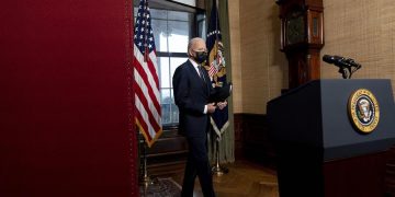 Biden sanciona a Rusia y expulsa a diez diplomáticos rusos de Estados Unidos