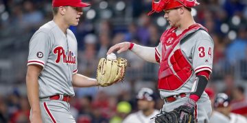 6-5. Ante los Gigantes, Andrew Knapp impulsa el sencillo que garantiza la remontada de los Filis