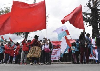 Perú, Ecuador y Bolivia mantienen su «superdomingo» electoral pese a la covid