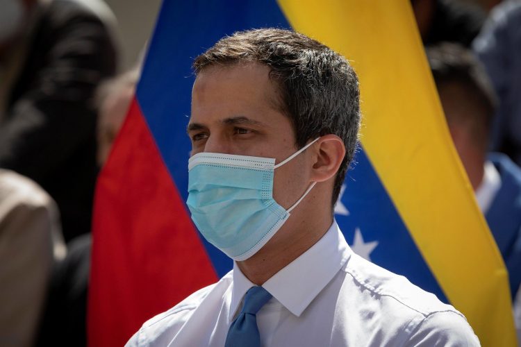 En la imagen un registro del líder opositor venezolano Juan Guaidó, en Caracas (Venezuela). EFE/Rayner Peña/Archivo