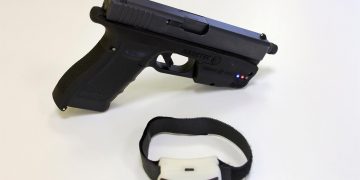 Diseñan en España una pistola que solo puede disparar el agente autorizado