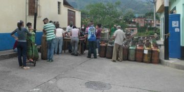 Consejo Comunal 11 de marzo recolectó cilindros para llenado de gas