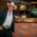 Tony Mendoza cruzando fronteras