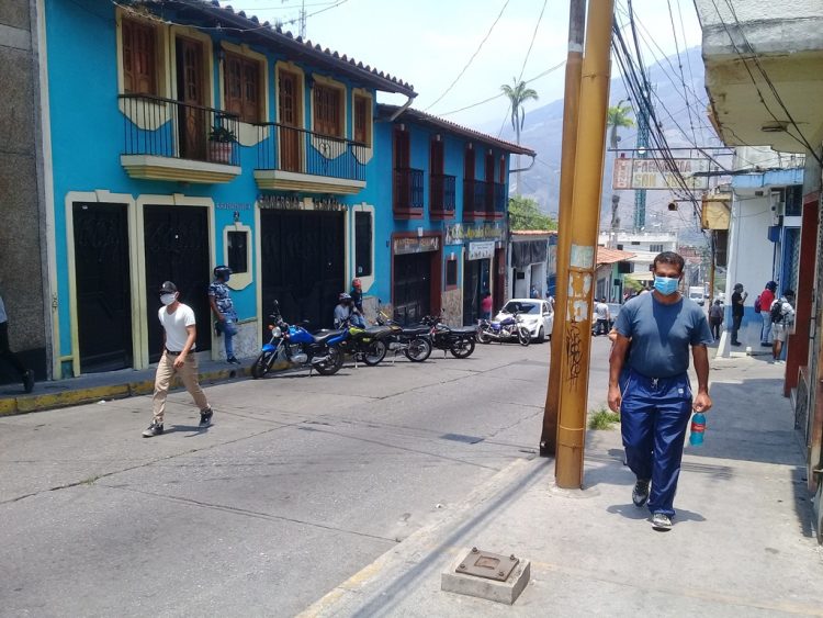 Calle Bolívar de Boconó. Desde el inicio de la avenida Gran Colombia hasta la E/S Caracas los comercios deberán están cerrados
Foto @karley_ale