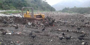 Realizan mantenimiento integral al vertedero de Boconó