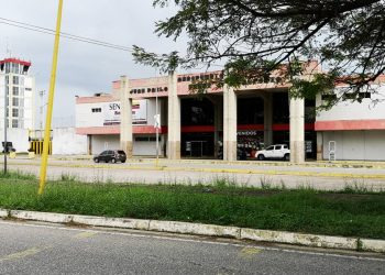 Autoridades civiles firman por la apertura de los aeropuertos merideños
