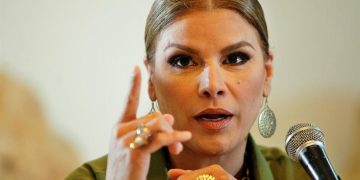 Olga Tañón estrena en su cumpleaños el tema «Te llamo» en diversas versiones
