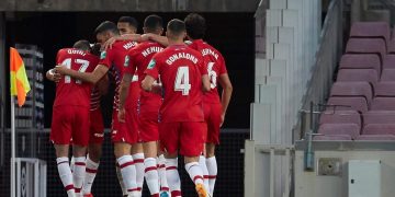 1-2. El Granada pone la Liga patas arriba e impide el liderato del Barcelona