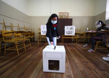 La jornada electoral en Ecuador transcurre con normalidad en las primeras horas