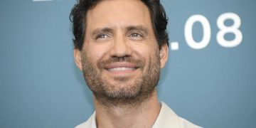 Édgar Ramírez cambia la comedia de «Yes Day» por la acción de «Florida Man»