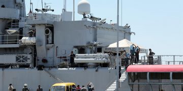 Indonesia apura las últimas horas de búsqueda del submarino desaparecido