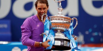 Nadal vuelve a reinar en Barcelona tras una épica final contra Tsitsipas