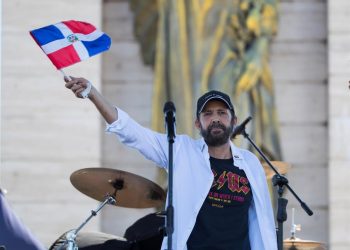 Juan Luis Guerra y Ricardo Montaner unen sus voces en «Dios así lo quiso»
