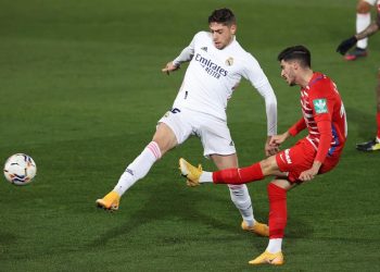 El Real Madrid sale con Valverde como lateral derecho en Anfield