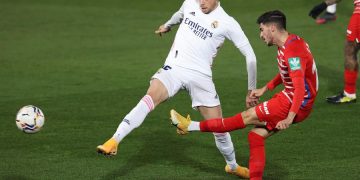 El Real Madrid sale con Valverde como lateral derecho en Anfield