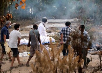 Récord de muertes en India entre críticas de los tribunales por «genocidio»