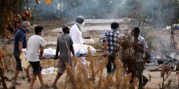 Récord de muertes en India entre críticas de los tribunales por «genocidio»